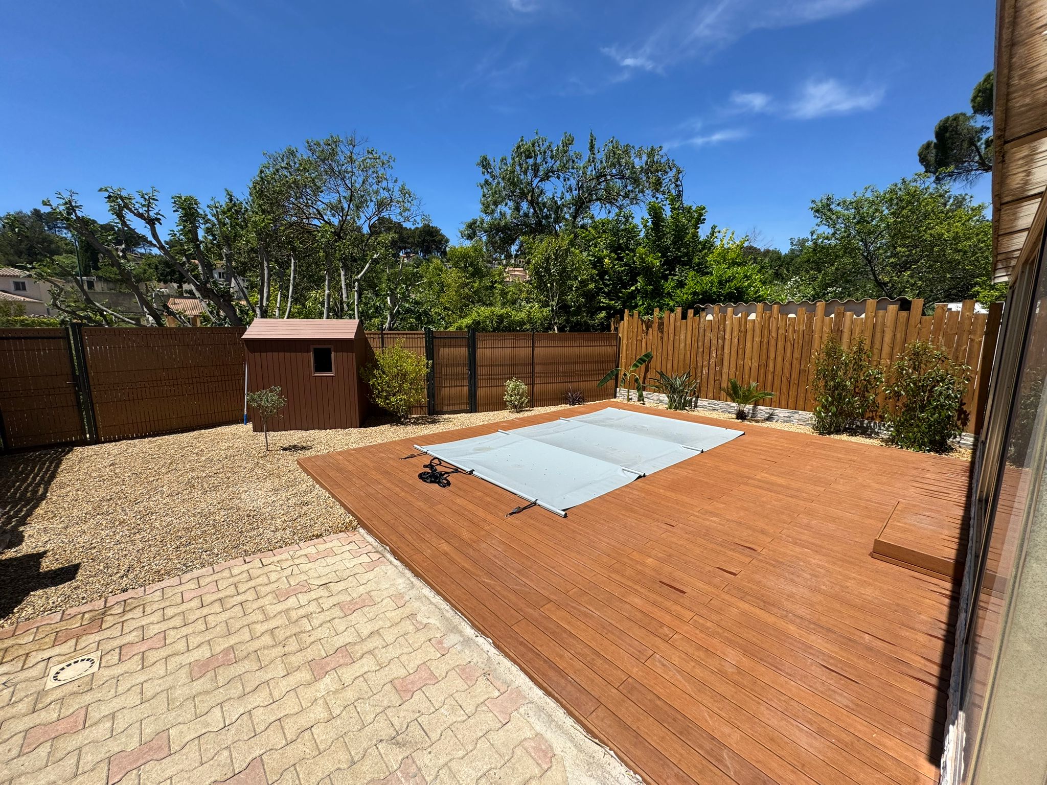 Création jardin sur-mesure terrasse bois piscine — Arb'monie Paysages Var